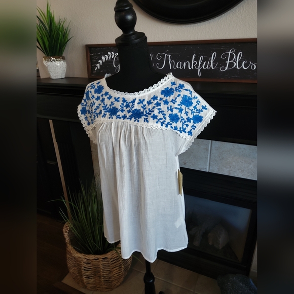 Sweet Wanderer Ladies Maternity Top - Picture 2 of 9